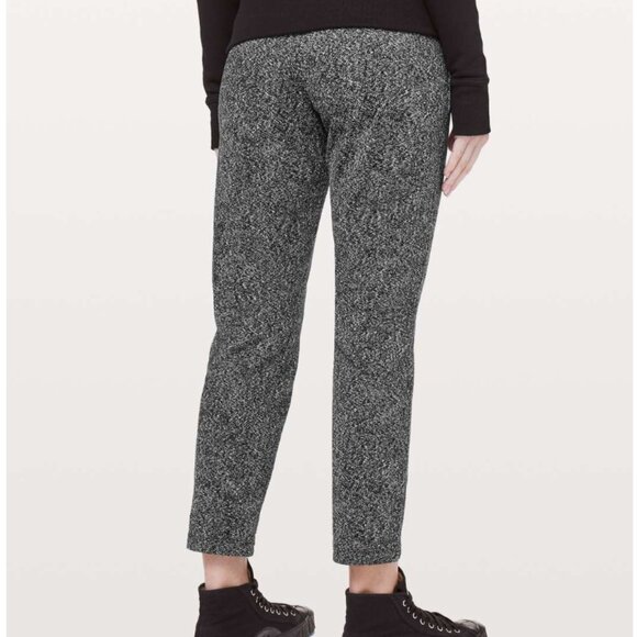 Lululemon On The Fly Pant *28" Feathered Jacquard Black White / Black - Picture 3 of 10